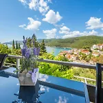 Awesome In With House Sea View