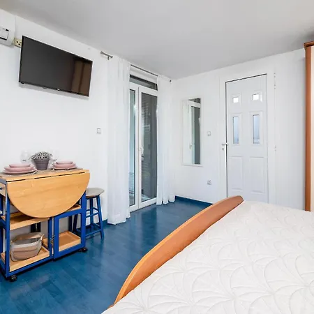 Awesome In With House Sea View